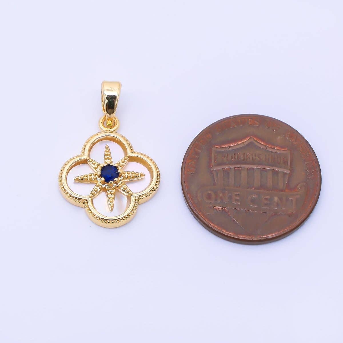 Midnight Clover Star Pendant-24K Gold Filled