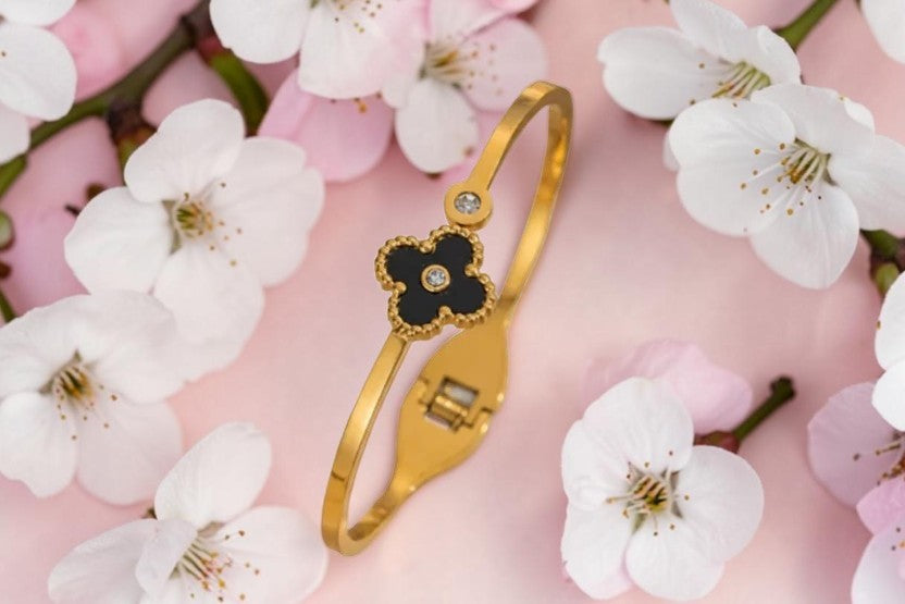 Flora bangle in black