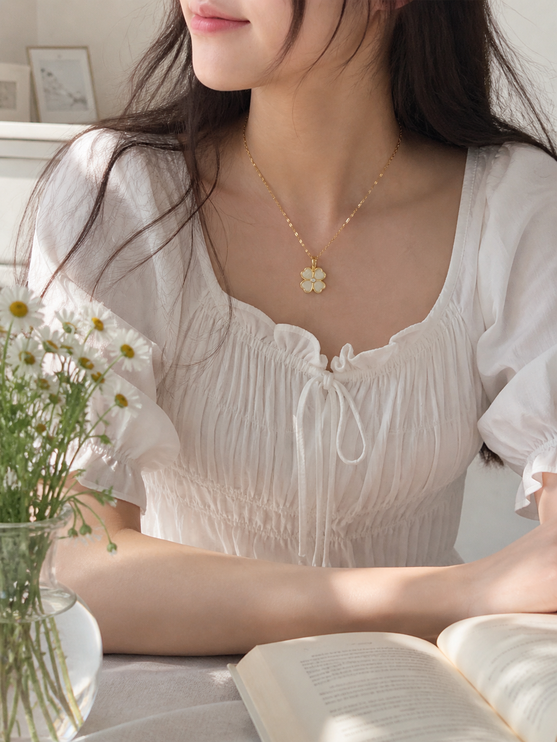 Four leaf clover pendant necklace
